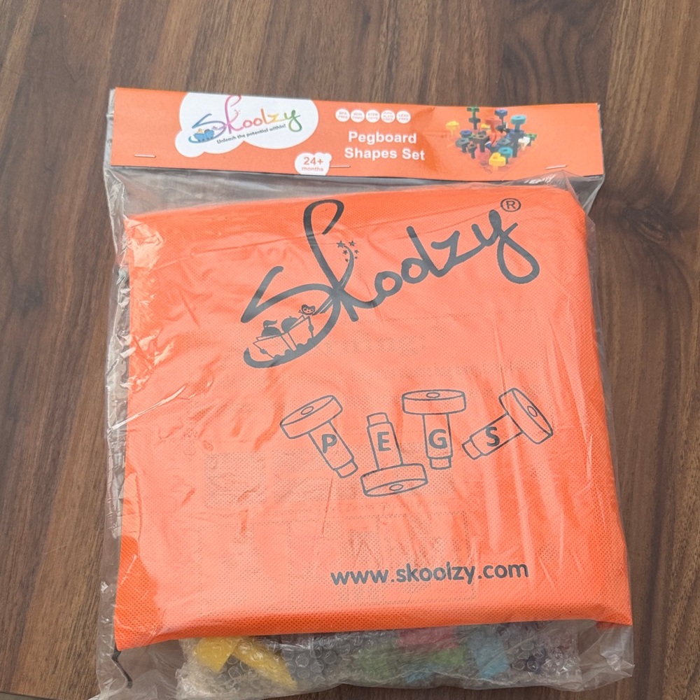 Skoolzy Pegboard Shapes Set in Orange